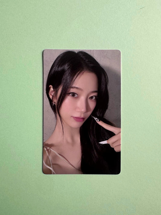 Kazuha - Le Sserafim - Hot - Weverse - Showcase Photocard