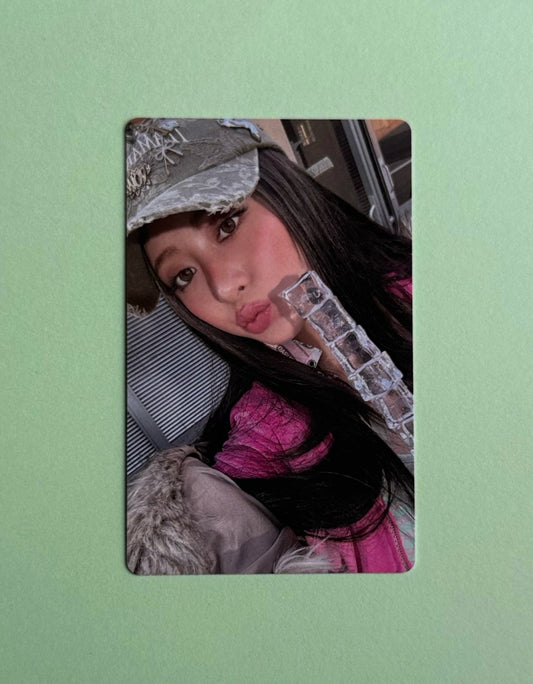 Yunjin - Hot - Standard Ver - Photocard