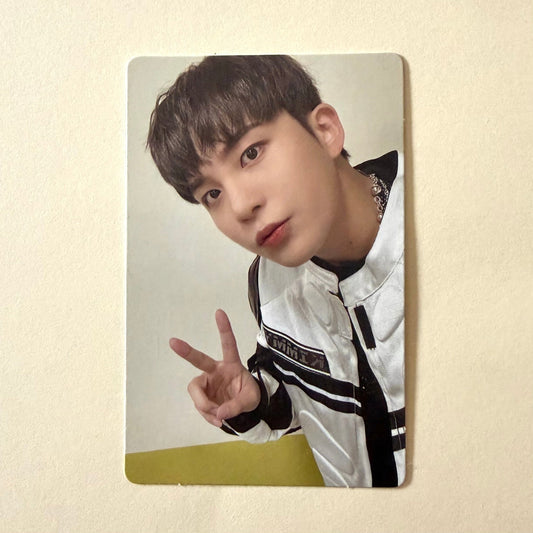 Official ATEEZ Jongho THE WORLD EP.1 MOVEMENT Diary Ver. album photocard front