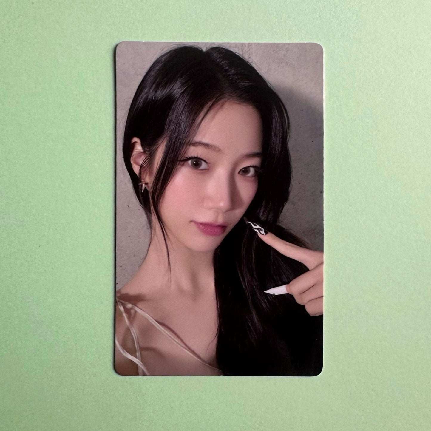 Le Sserafim Kazuha Hot Weverse Showcase Photocard official K-pop merch