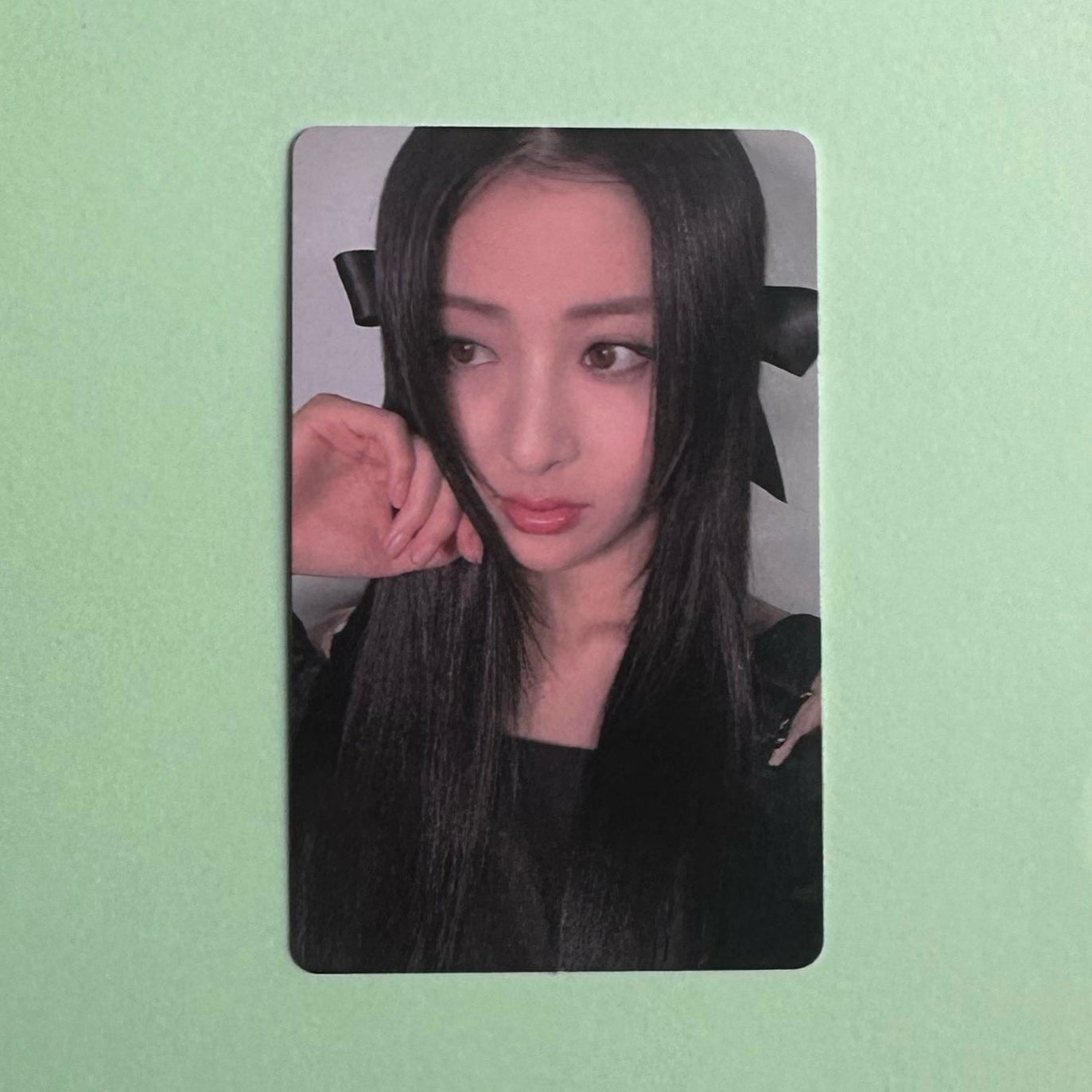Le Sserafim Yunjin Unforgivable Weverse Fan Sign Photocard official K-pop merch