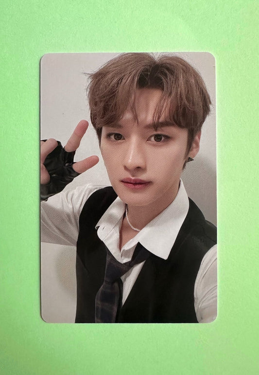 Lee Know - Stray Kids - Christmas EveL Album - POB Photocard - Ginger Root Photocard