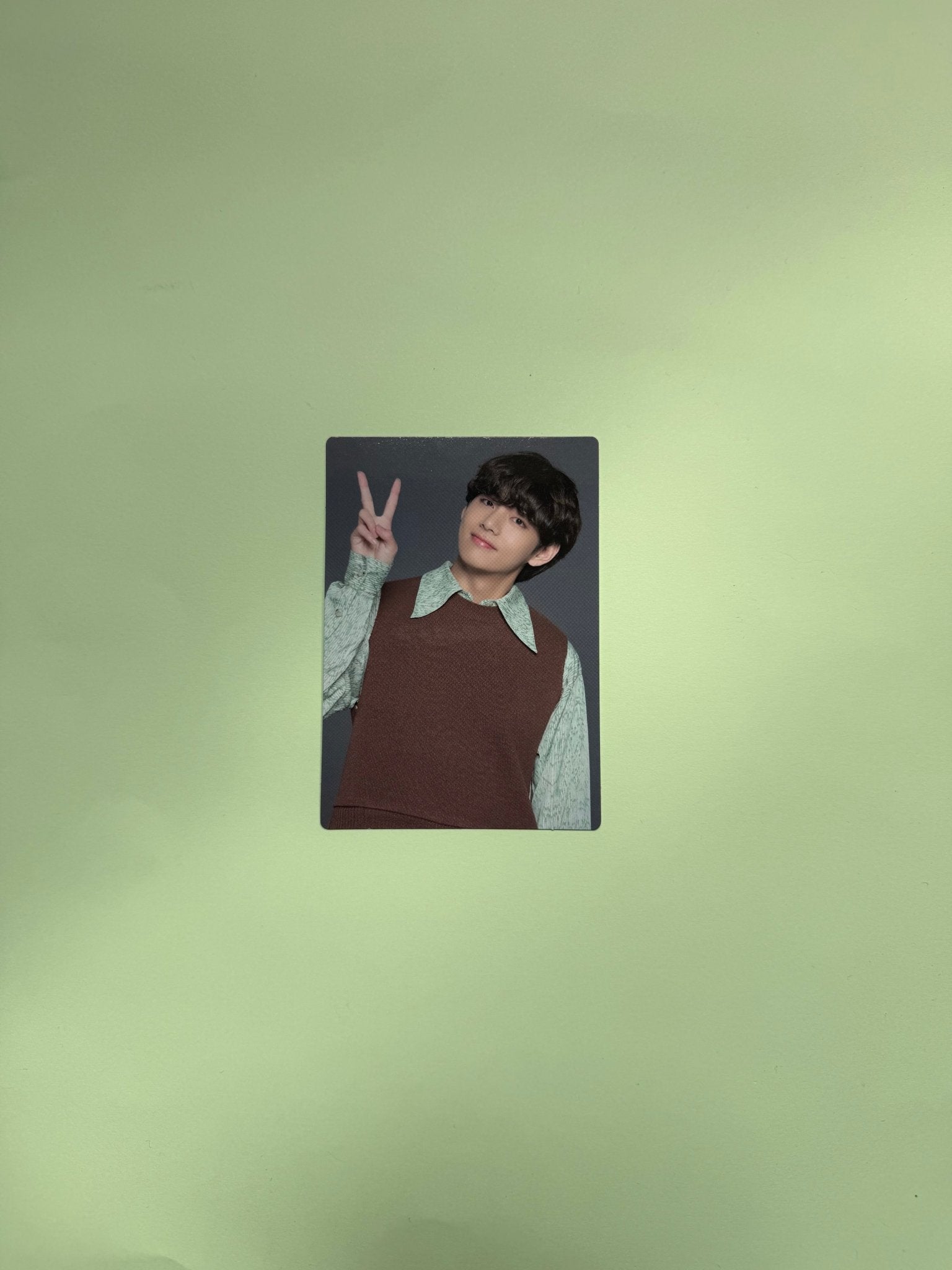 V - BTS - 2021 Muster Sowoozoo - 6/8 Photocard - Ginger RootPhotocard
